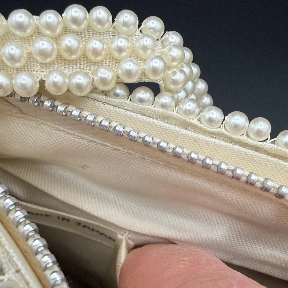 Elegant Pearl-Embellished Cream Handbag - Picture 8 of 11